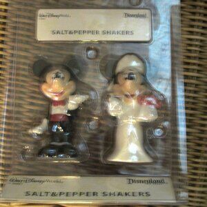 NIB/Disney Wedding Mickey & Minnie Salt & Pepper Shakers/BRAND NEW, SEALED!